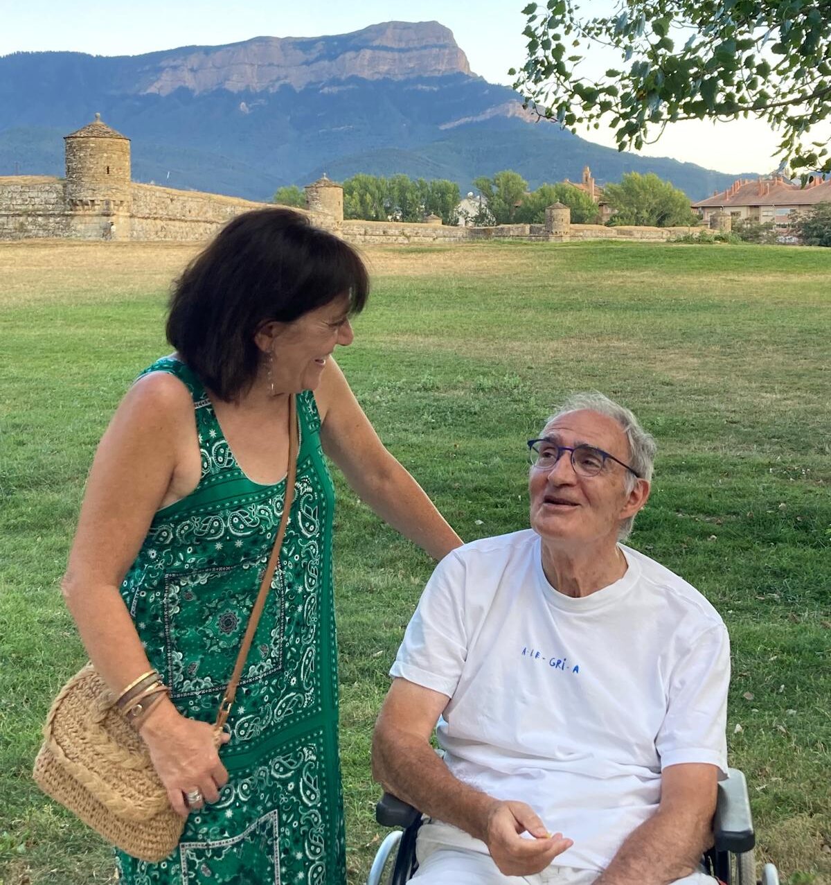 En Chaca con la suya muller, la tamién profesora Marisa Arnal